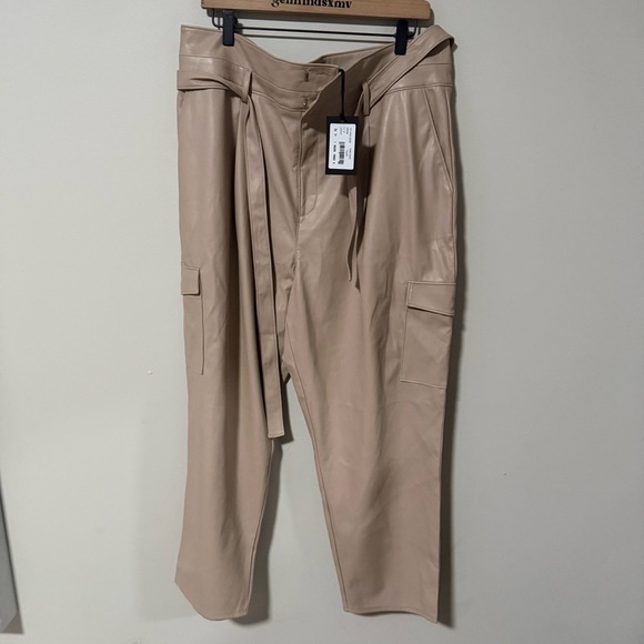NWT PAIGE Tami Cargo Pant Taupe Vegan Leather Size 14 - Picture 3 of 8